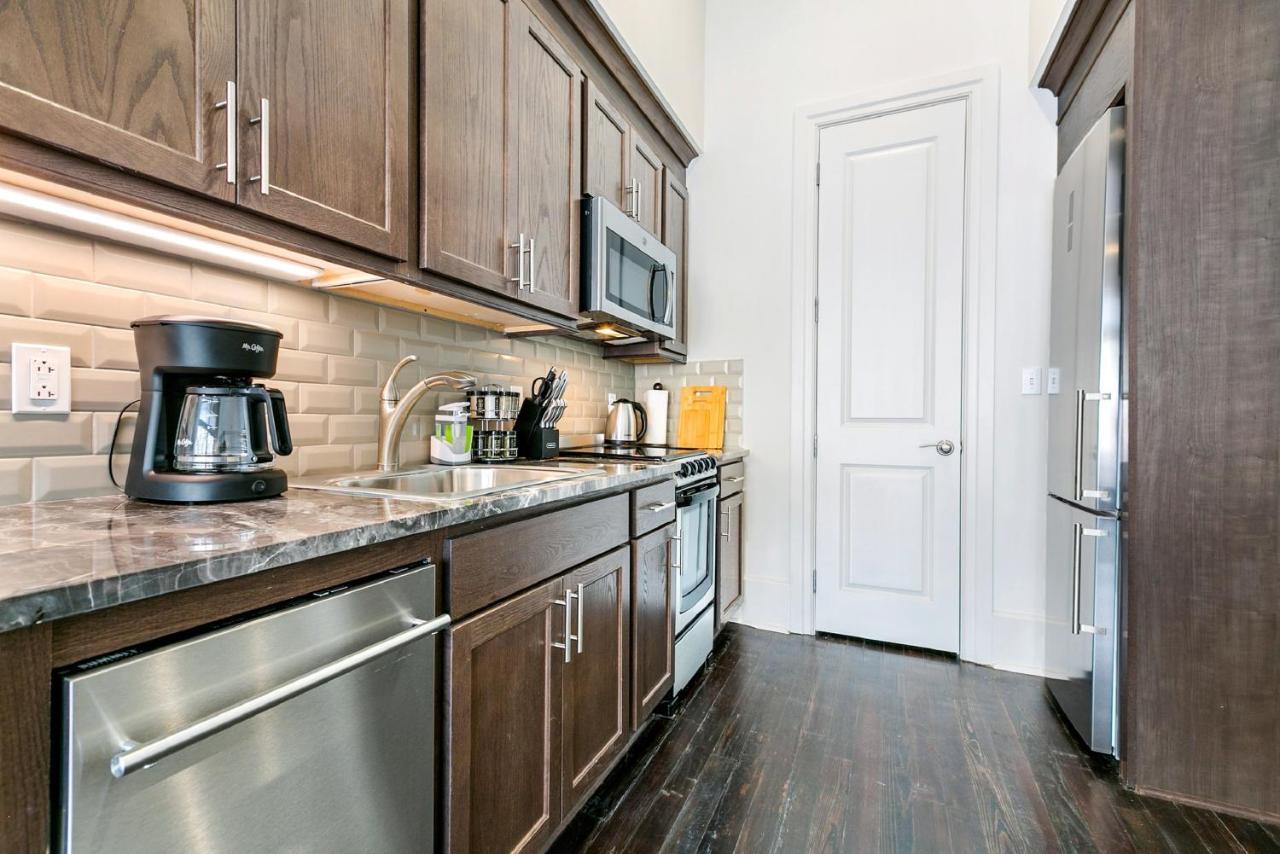1 And 2 Bedroom Private Condos Steps Away From French Quarter New Orleans Exterior photo